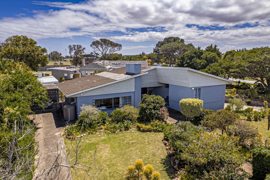 4 Bedroom Property for Sale in Sunridge Park Eastern Cape